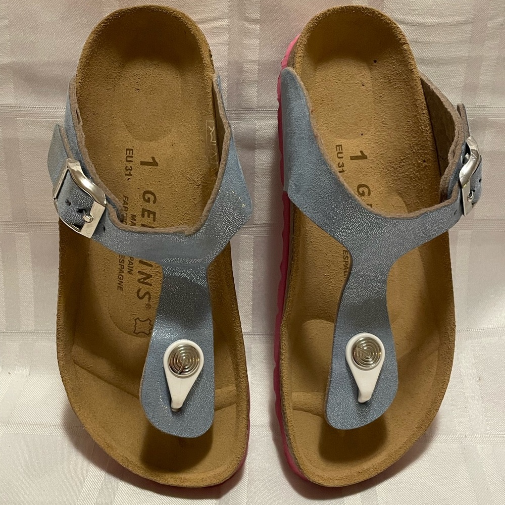 GENUINS YOUTH GIRL'S ROSAS SANDAL. leather uppers